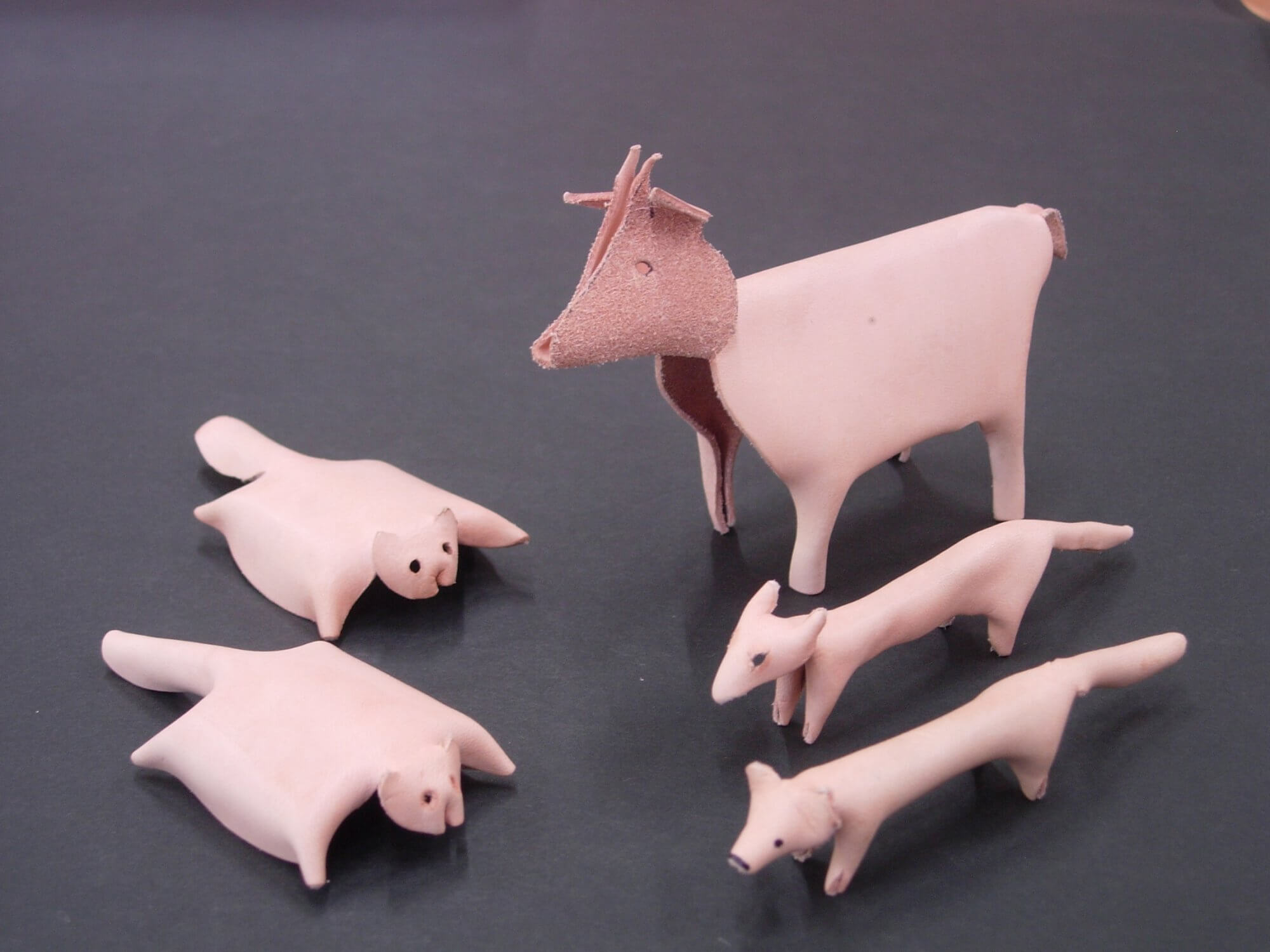レザーで作る生き物フィギュア