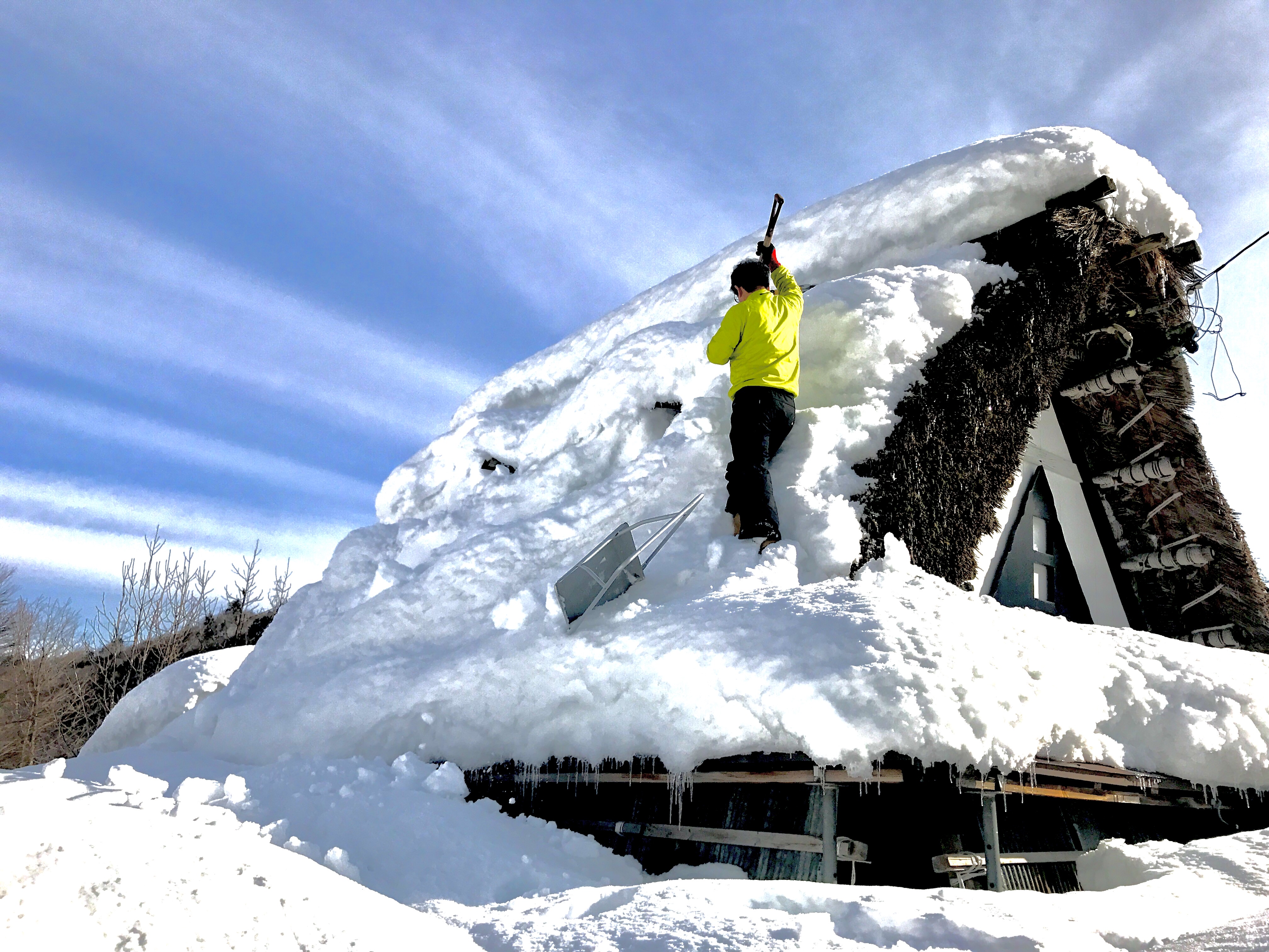 積雪量3m超 合掌造りの雪下ろしをやってみた トヨタ白川郷自然學校